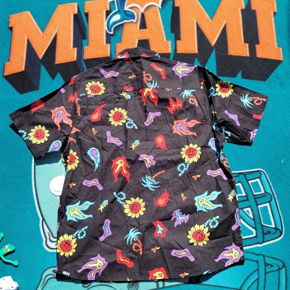 Neff Hawaiian Button Shirt Medium NWT - Picture 5 of 5